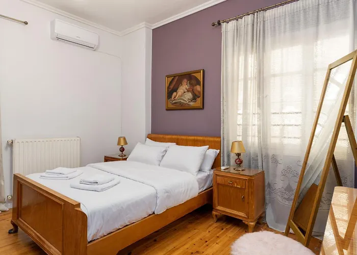 Neoclassico No4, Center 2bd Apartment