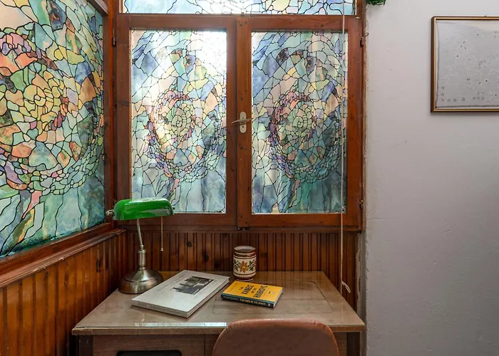 Neoclassico No4, Center 2bd Apartment